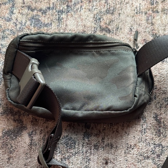 Lululemon Athletica Camouflage Belt Bag - Picture 2 of 3